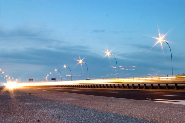 veřejné osvětlení na silničním mostě.jpg
